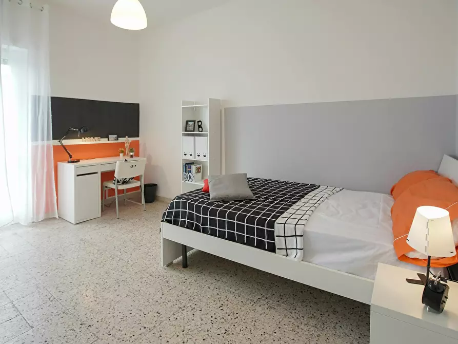 Immagine 1 di Camera in affitto  in Viale Colli Aminei a Napoli