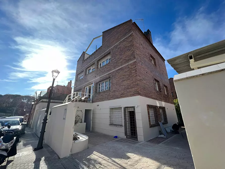 Immagine 10 di Casa indipendente in affitto  in Calle de Alfonso Fernández Clausells a Madrid
