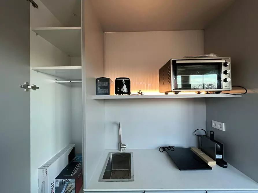 Immagine 10 di Casa indipendente in affitto  in Calle de Alfonso Fernández Clausells a Madrid