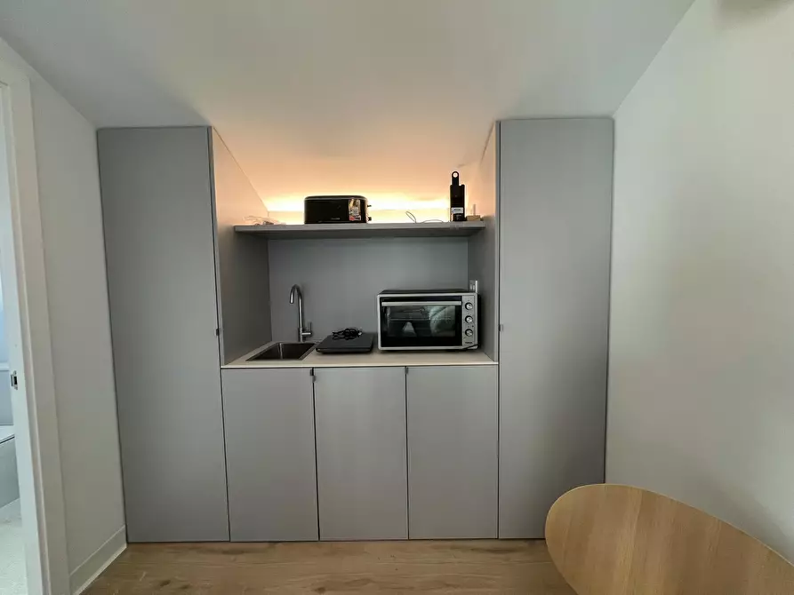 Immagine 9 di Casa indipendente in affitto  in Calle de Alfonso Fernández Clausells a Madrid