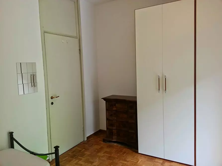 Immagine 5 di Camera in affitto  in Via Emilio De Marchi a Milano