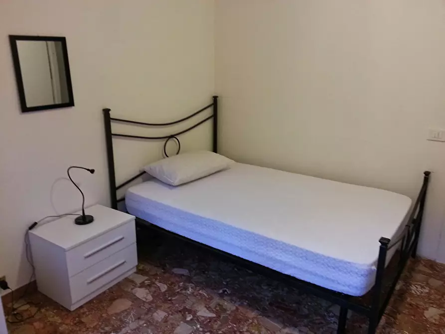 Immagine 2 di Camera in affitto  in Via Emilio De Marchi a Milano