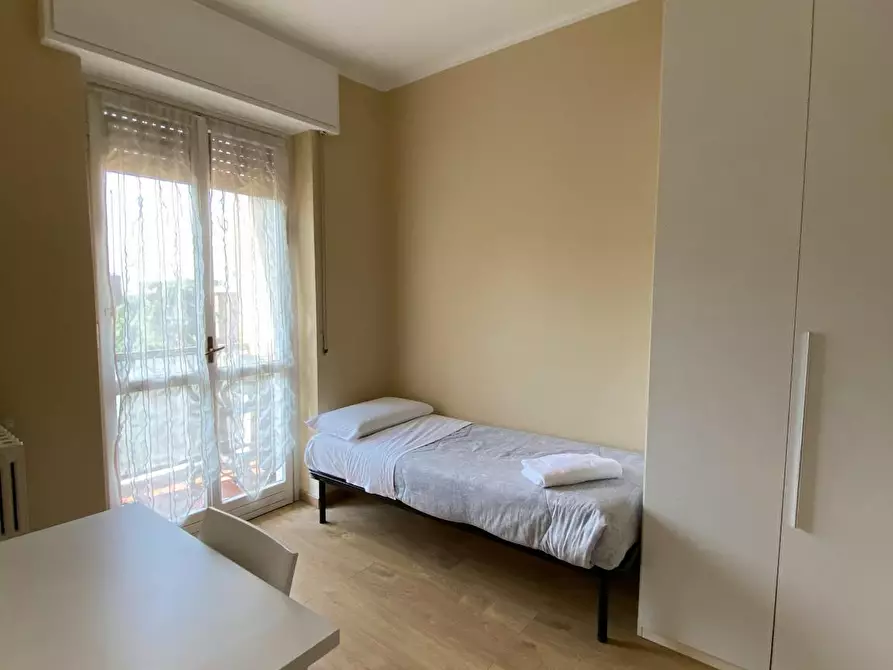 Immagine 1 di Camera in affitto  in Via Emilio De Marchi a Milano