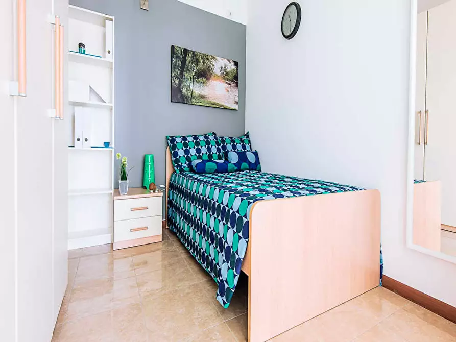 Immagine 1 di Camera in affitto  in Via Vittorio Gassman a Milano