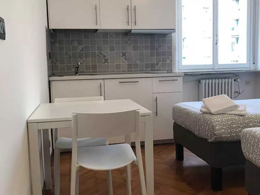 Immagine 4 di Camera in affitto  in Via Pisanello a Milano
