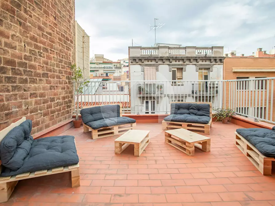 Immagine 1 di Casa indipendente in affitto  in Carrer del Vint-i-sis de Gener 1641 a Barcelona