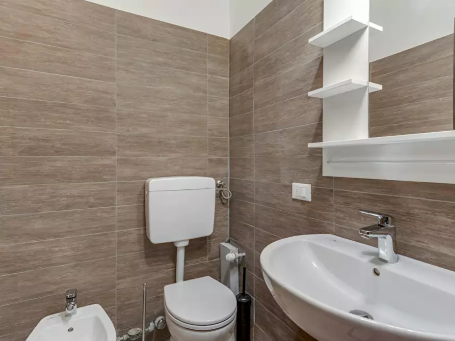 Immagine 7 di Camera in affitto  in Via Curtatone a Milano