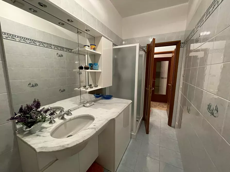 Immagine 10 di Camera in affitto  in Via Ugo Foscolo a Scandicci