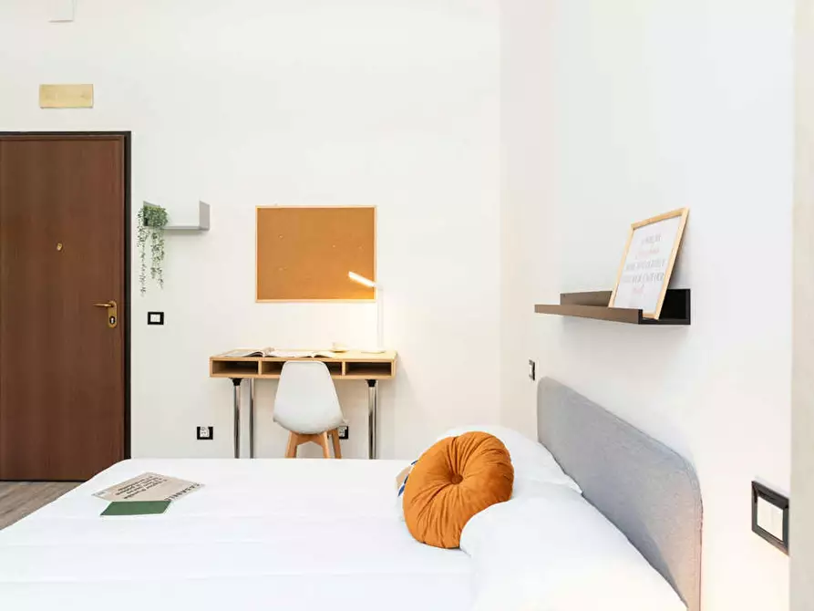 Immagine 2 di Camera in affitto  in Viale Col di Lana a Milano