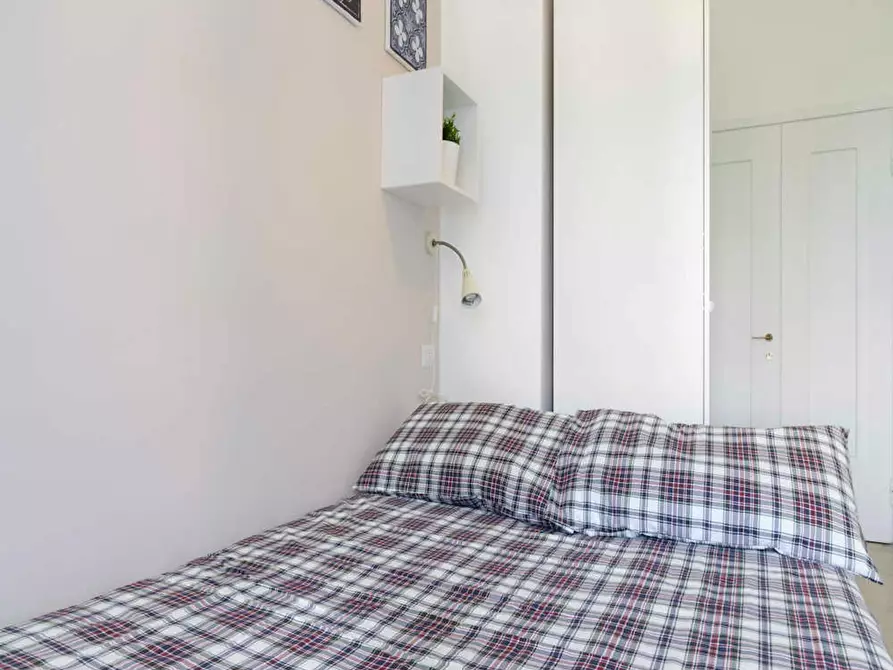 Immagine 1 di Camera in affitto  in Via Sulmona a Milano