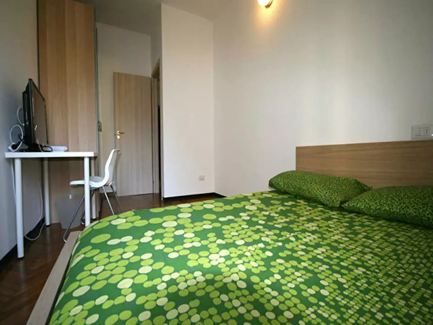 Immagine 2 di Camera in affitto  in Via Lecco a Milano