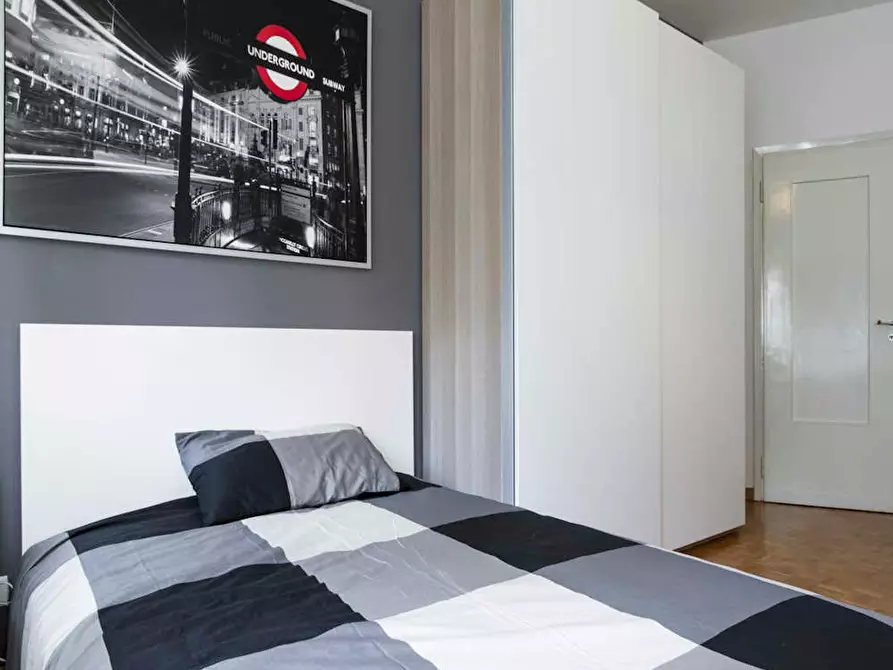 Immagine 8 di Camera in affitto  in Via Andrea Costa a Milano