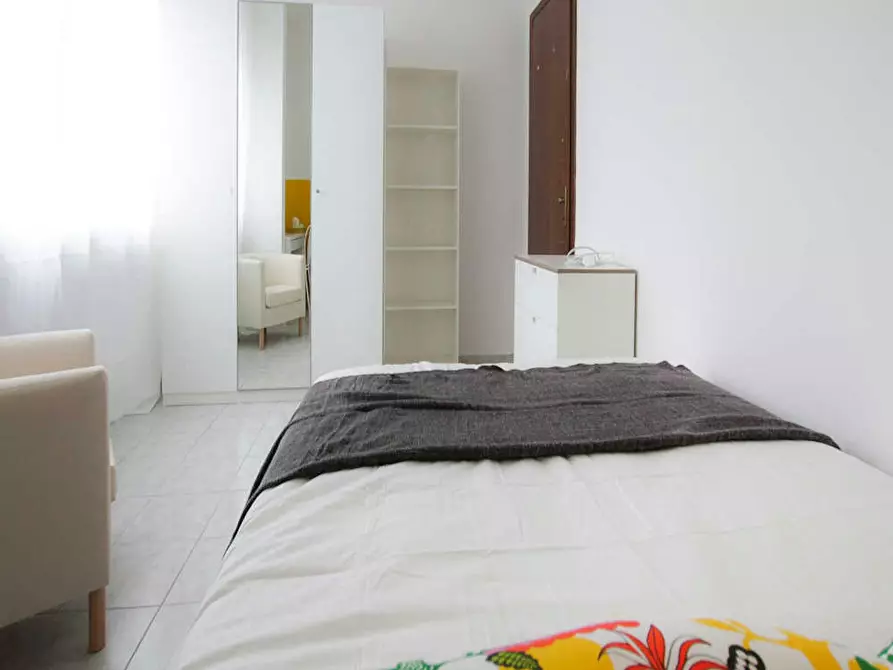 Immagine 5 di Camera in affitto  in Viale Ortles a Milano