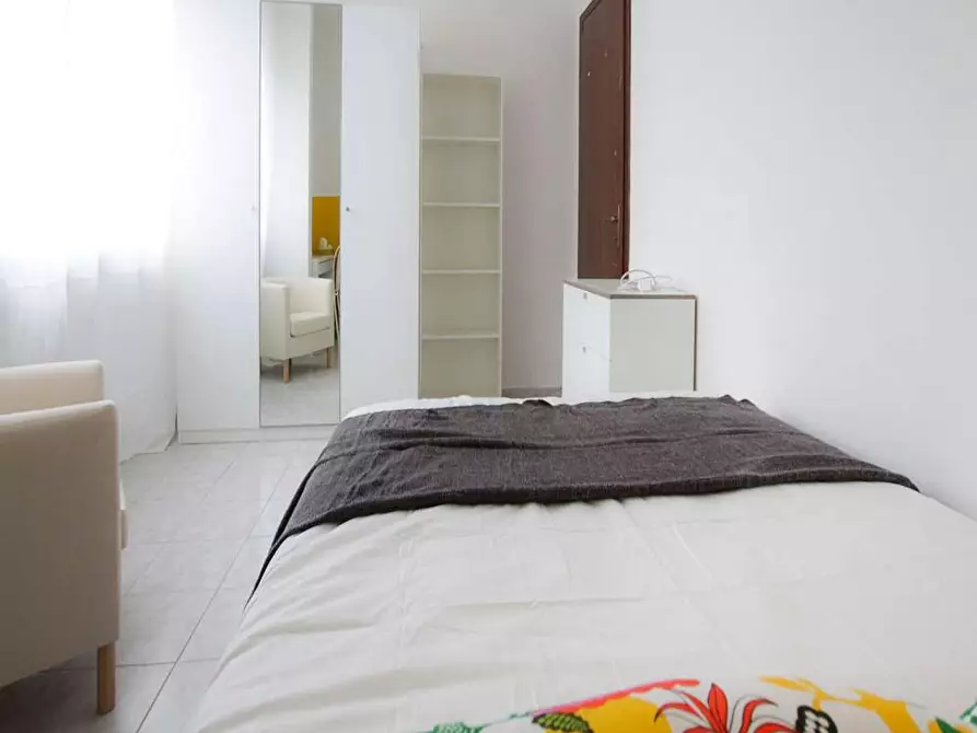 Immagine 5 di Camera in affitto  in Viale Ortles a Milano