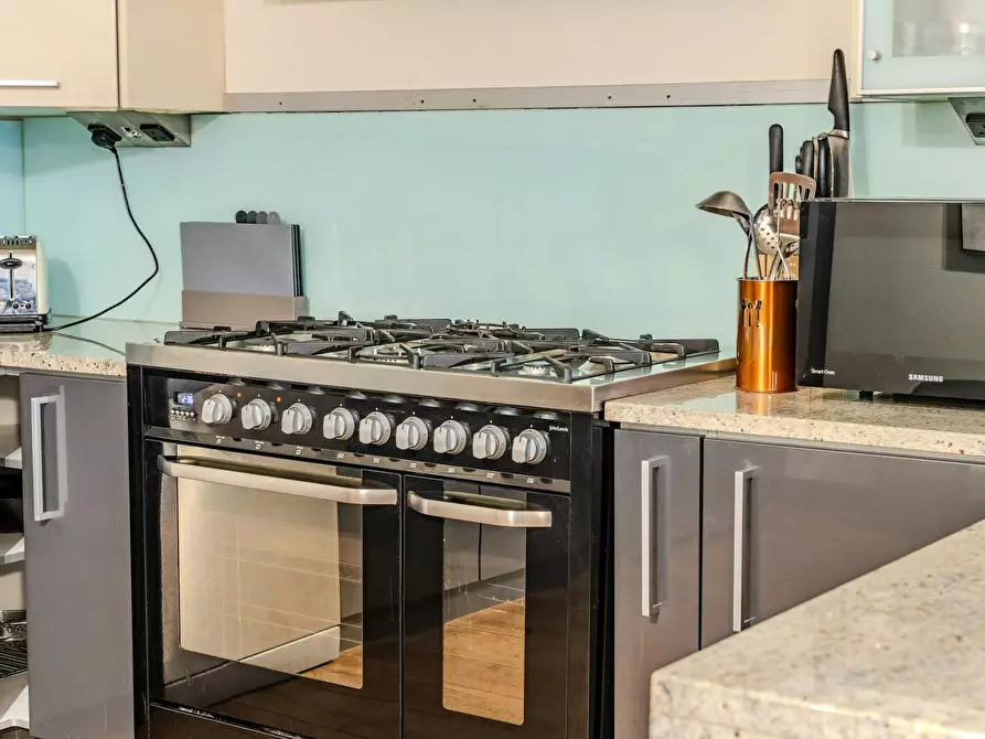 Immagine 8 di Appartamento in affitto  in Dunworth Mews a Kensington