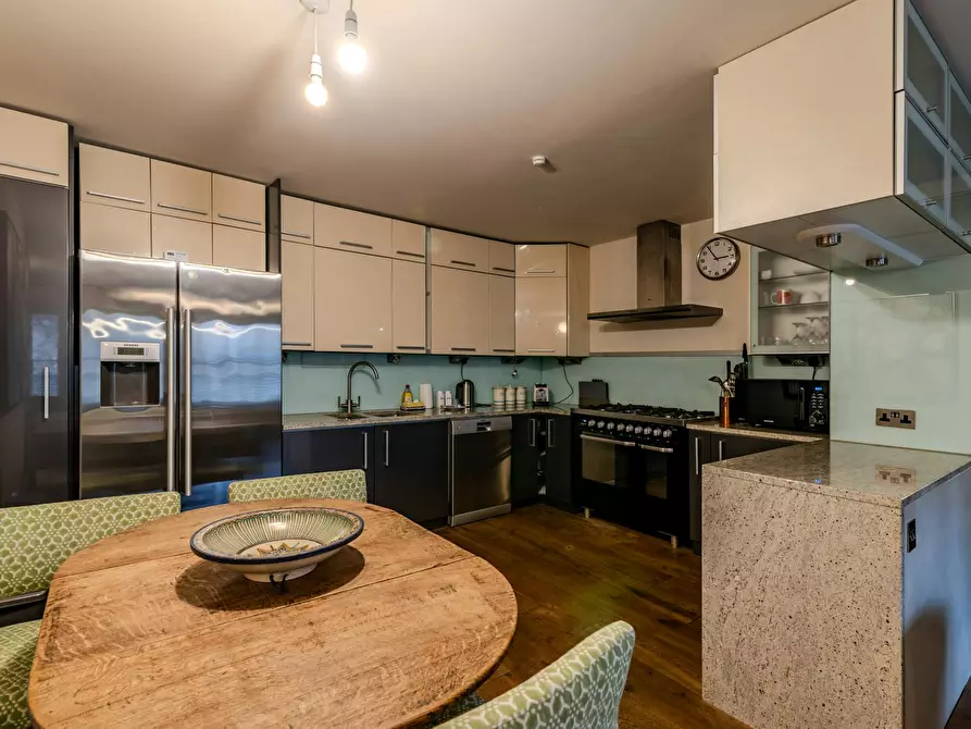 Immagine 2 di Appartamento in affitto  in Dunworth Mews a Kensington