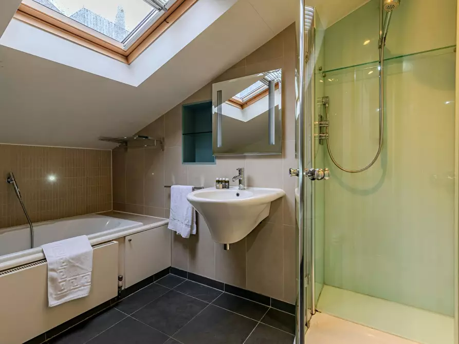 Immagine 4 di Appartamento in affitto  in Dunworth Mews a Kensington