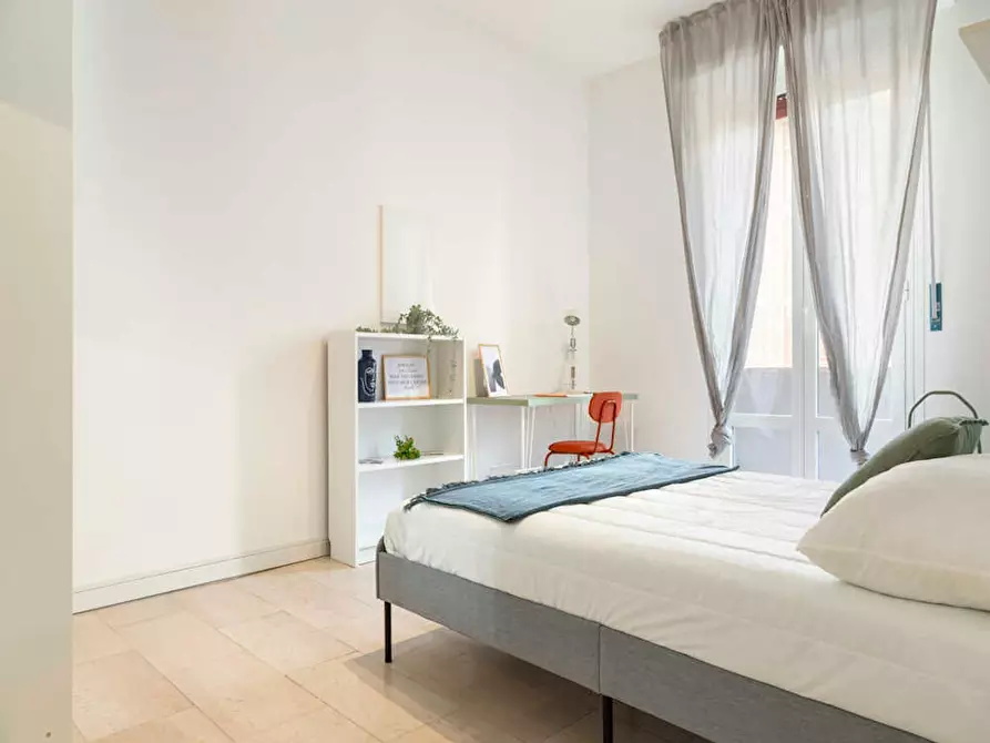 Immagine 6 di Camera in affitto  in Via Lorenteggio a Milano