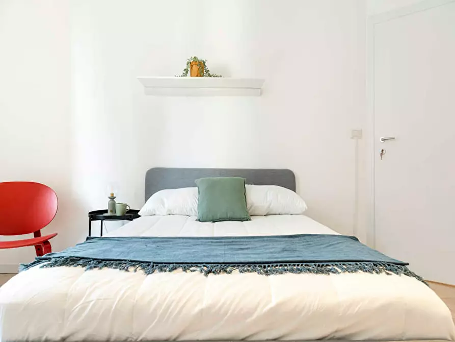 Immagine 3 di Camera in affitto  in Via Lorenteggio a Milano