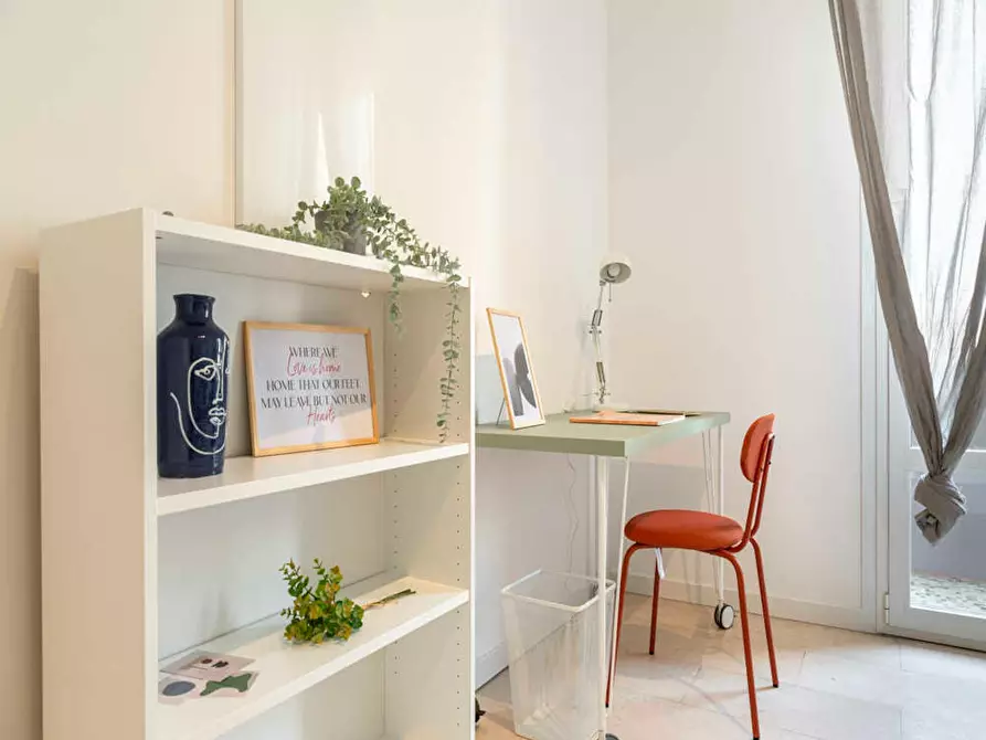 Immagine 8 di Camera in affitto  in Via Lorenteggio a Milano