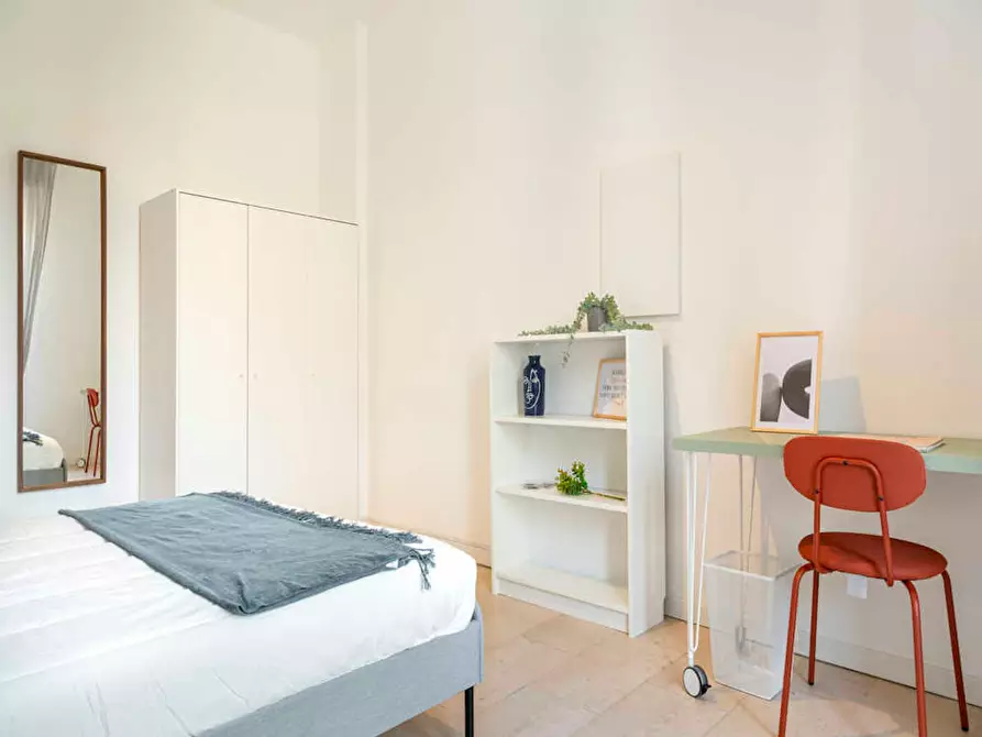 Immagine 1 di Camera in affitto  in Via Lorenteggio a Milano