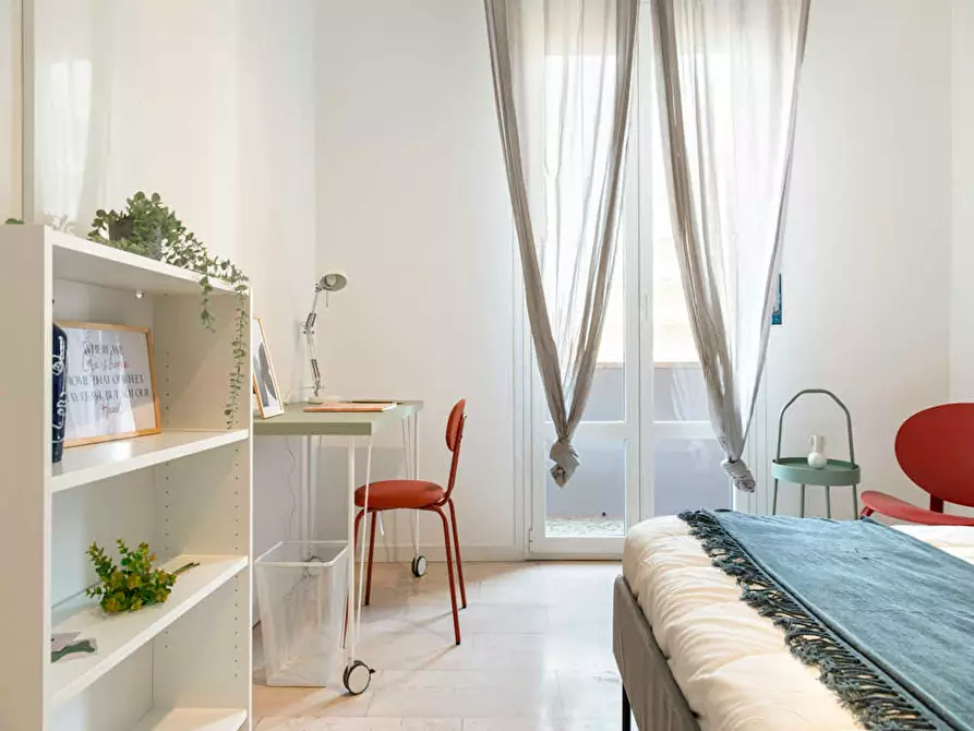 Immagine 7 di Camera in affitto  in Via Lorenteggio a Milano