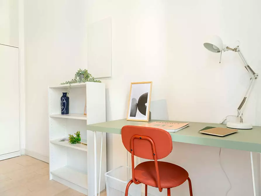 Immagine 9 di Camera in affitto  in Via Lorenteggio a Milano