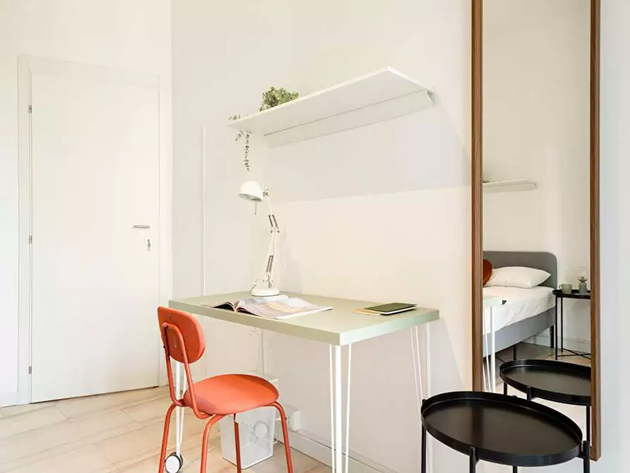 Immagine 6 di Camera in affitto  in Via Lorenteggio a Milano