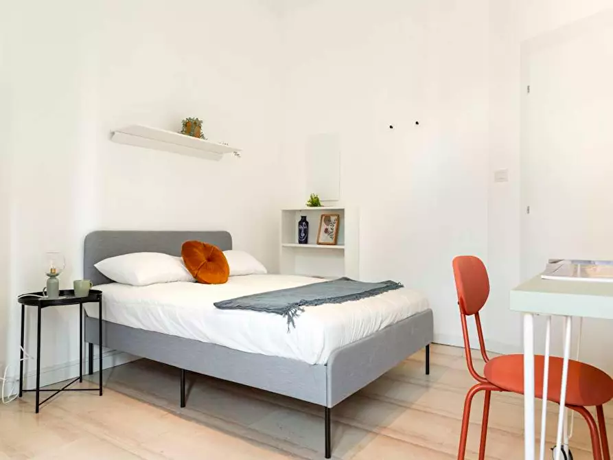 Immagine 1 di Camera in affitto  in Via Lorenteggio a Milano