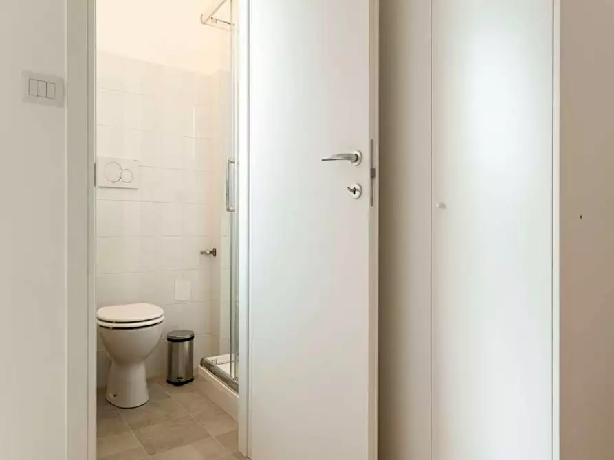 Immagine 7 di Camera in affitto  in Via Lorenteggio a Milano