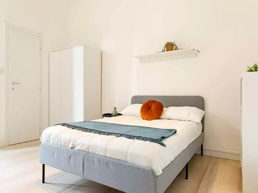 Immagine 2 di Camera in affitto  in Via Lorenteggio a Milano