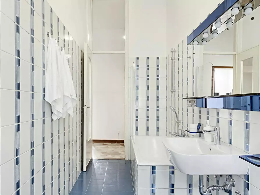 Immagine 6 di Camera in affitto  in Corso di Porta Romana a Milano