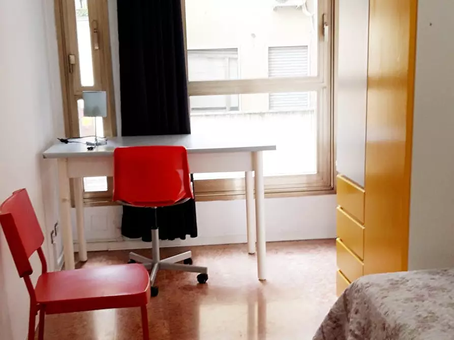 Immagine 3 di Camera in affitto  in Via Ireneo Affò a Parma