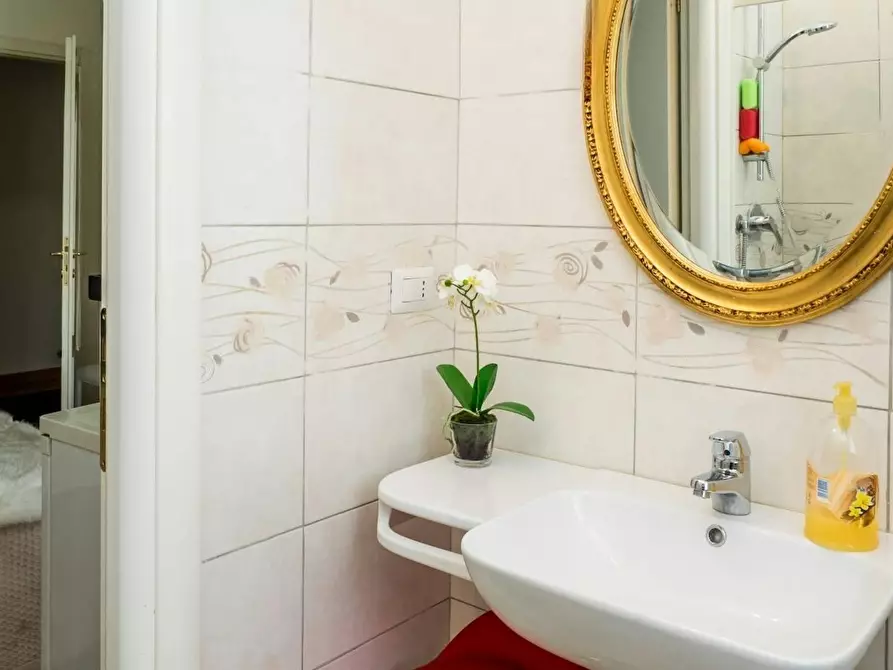 Immagine 10 di Camera in affitto  in Corso di Porta Romana a Milano