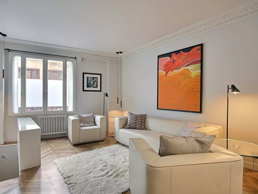 Immagine 1 di Appartamento in affitto  in Rue Steinlen a Paris 18