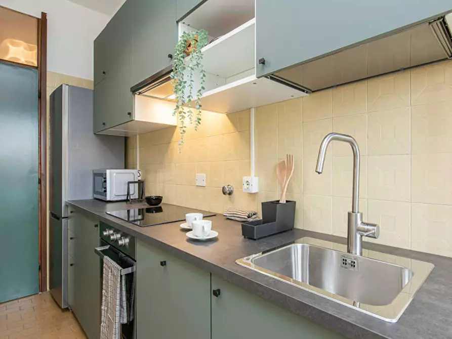 Immagine 10 di Camera in affitto  in Viale Sondrio a Milano