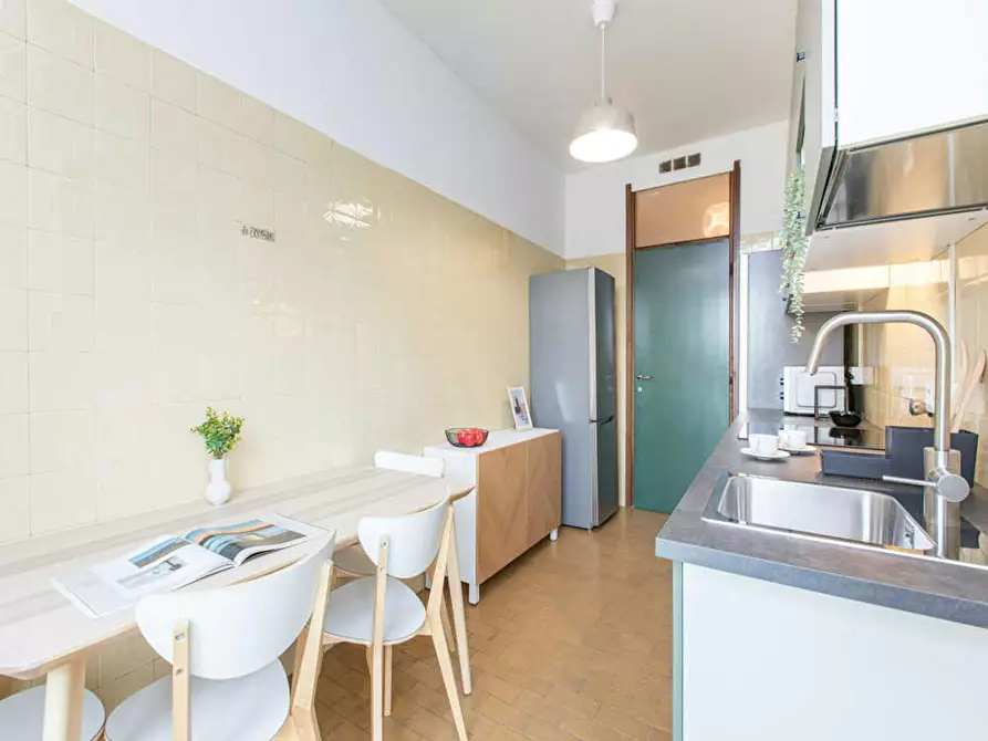 Immagine 10 di Camera in affitto  in Viale Sondrio a Milano