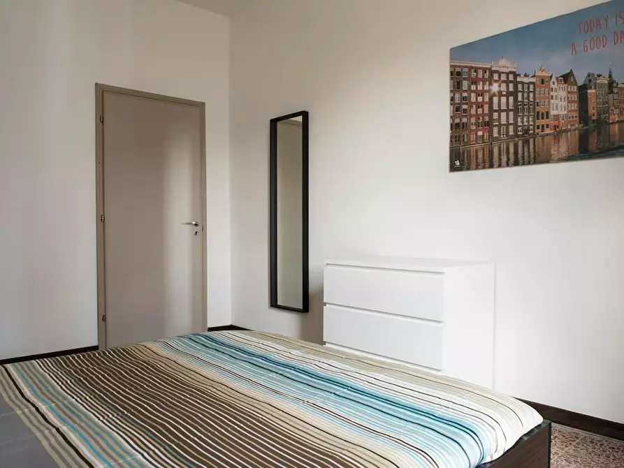 Immagine 2 di Camera in affitto  in Via Federico Engels a Milano