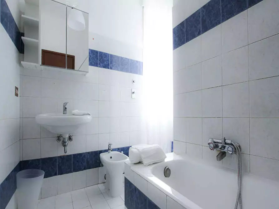 Immagine 10 di Camera in affitto  in Viale Ortles a Milano