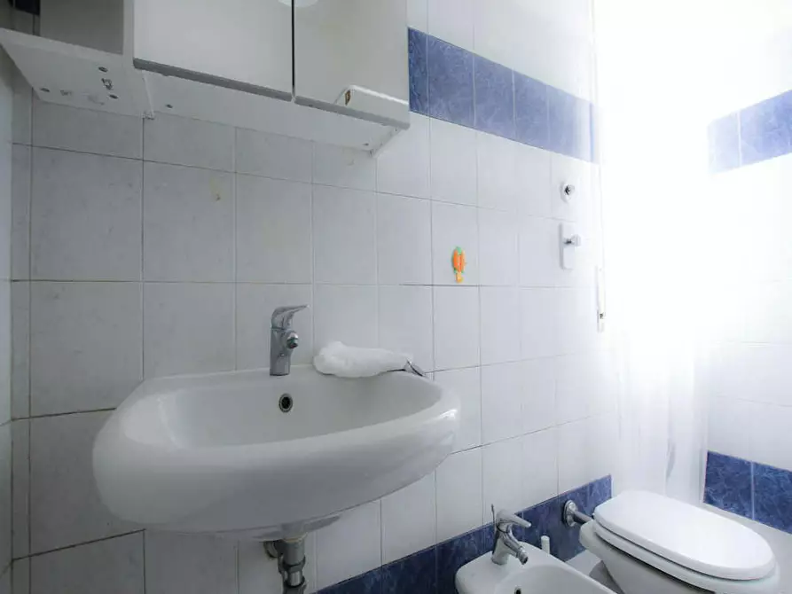 Immagine 9 di Camera in affitto  in Viale Ortles a Milano