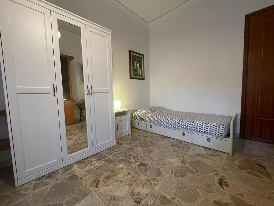 Immagine 1 di Camera in affitto  in Via Ugo Foscolo a Scandicci