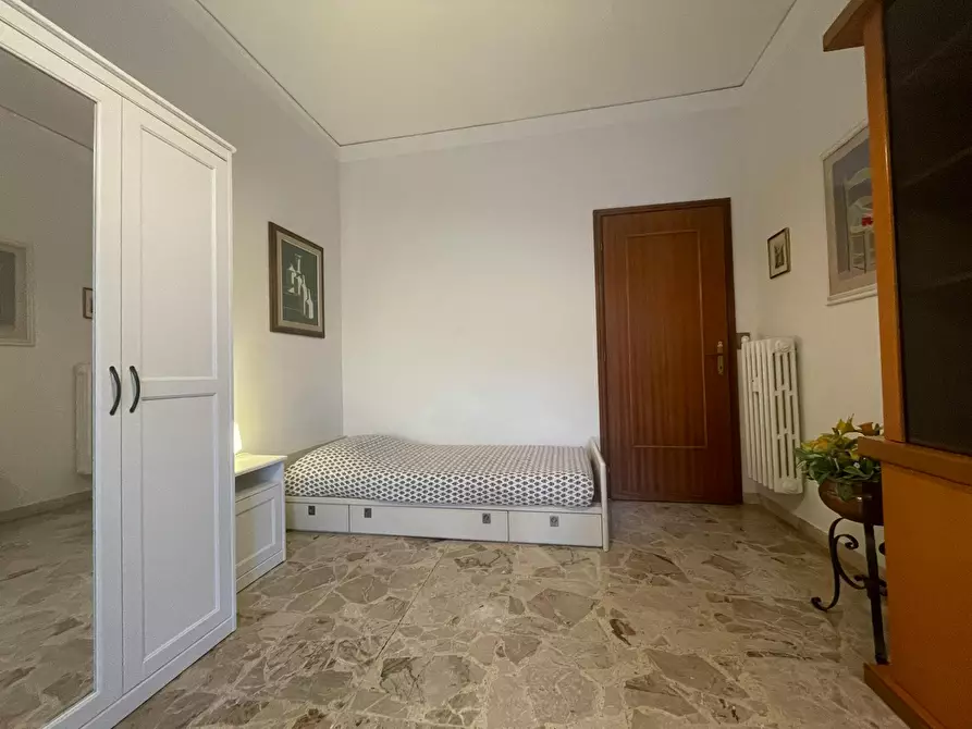 Immagine 2 di Camera in affitto  in Via Ugo Foscolo a Scandicci