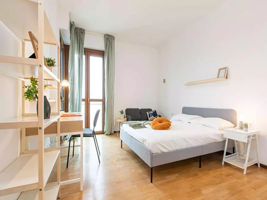 Immagine 2 di Camera in affitto  in Viale Sondrio a Milano