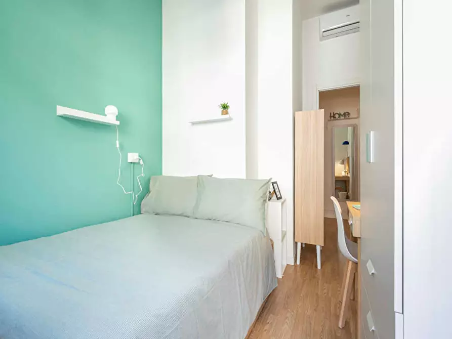 Immagine 2 di Camera in affitto  in Via Broletto a Milano