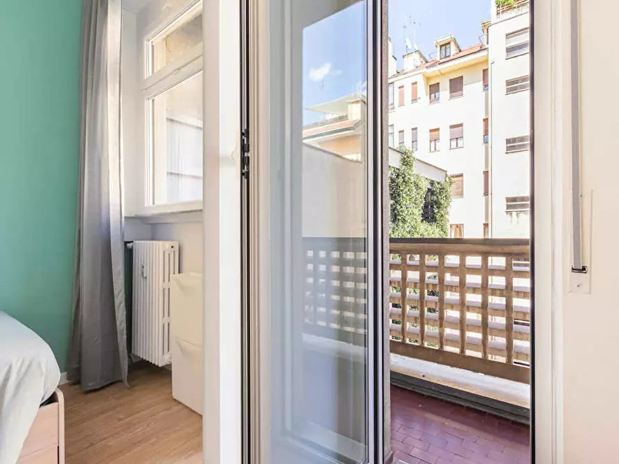 Immagine 5 di Camera in affitto  in Via Broletto a Milano