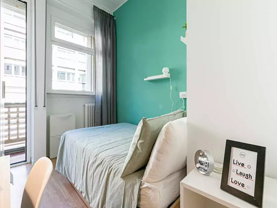 Immagine 4 di Camera in affitto  in Via Broletto a Milano