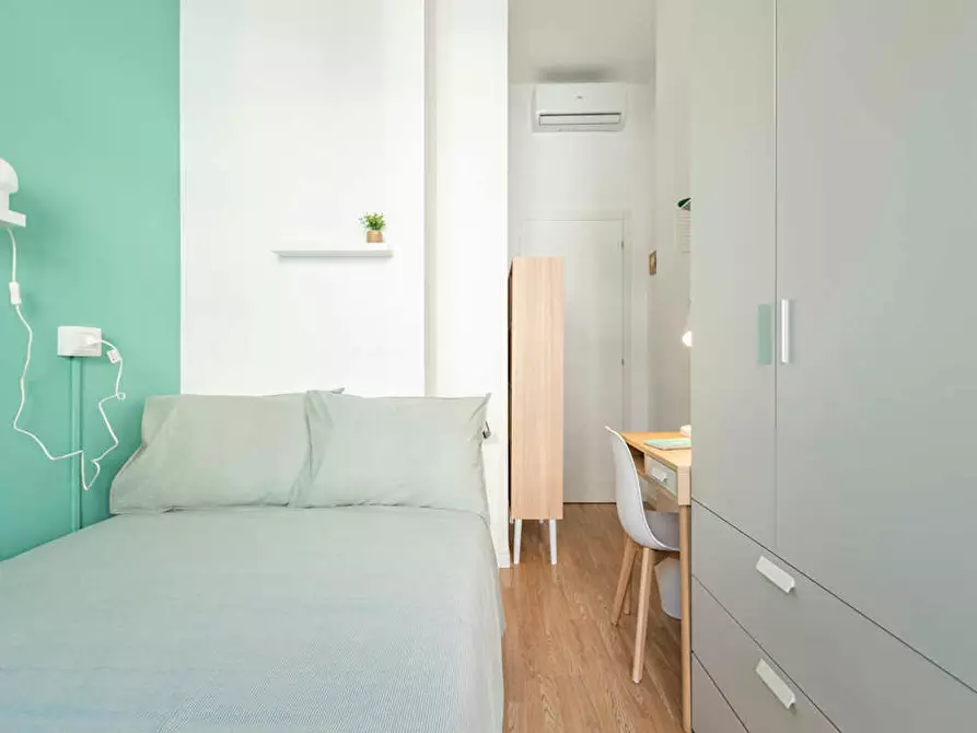 Immagine 1 di Camera in affitto  in Via Broletto a Milano