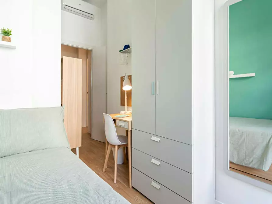 Immagine 3 di Camera in affitto  in Via Broletto a Milano