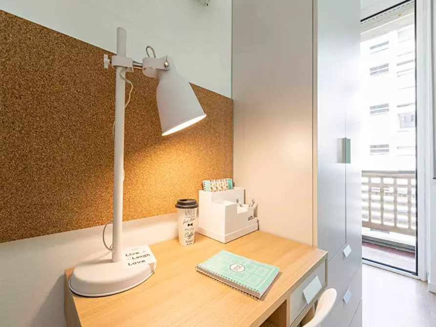 Immagine 6 di Camera in affitto  in Via Broletto a Milano