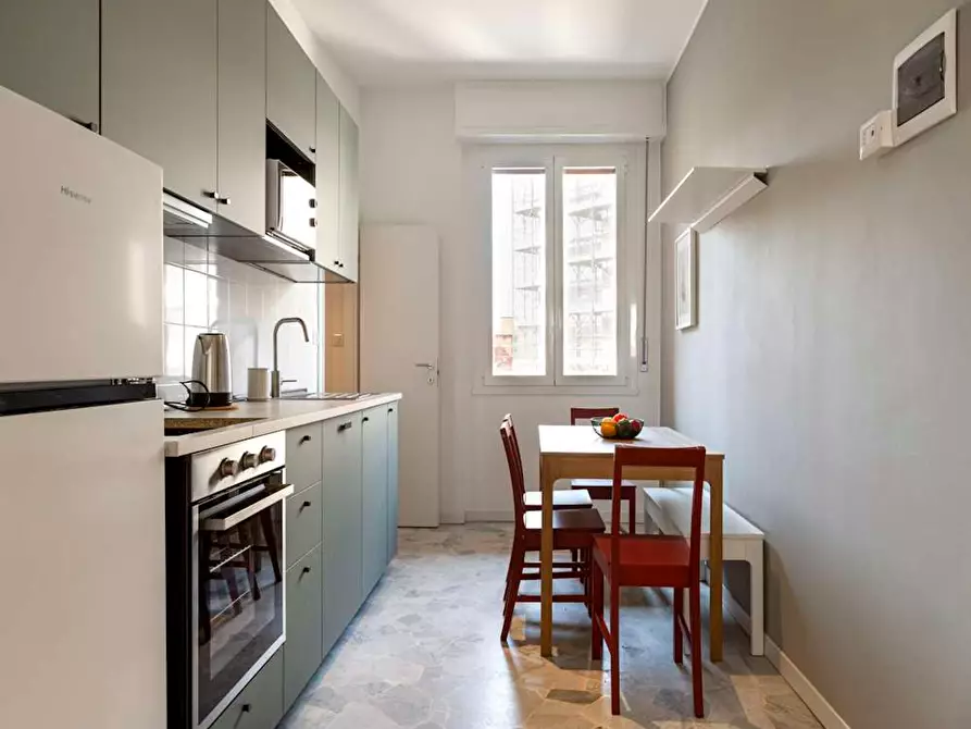 Immagine 8 di Camera in affitto  in Via Lorenteggio a Milano